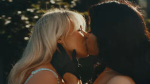 Sabrina Carpenter Jenna Ortega Lesbian Kiss